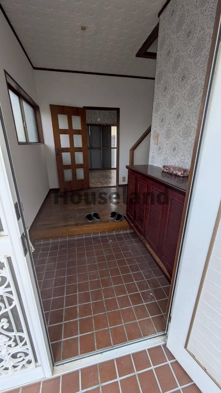 山田戸建の玄関