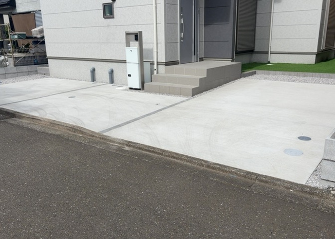 【駐車場】 | 駐車場と明記されていても、最小スペースでつくられた駐車場だと大型車は駐車できなかったり、出入りしにくくなったりする可能性があります。お車のサイズと購入したい物件の駐車場のサイズを現地で確認しましょう。