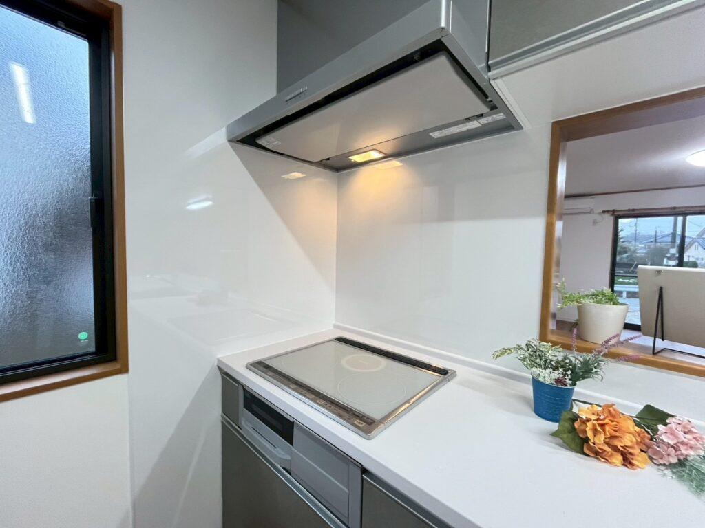 【No.7558】湖山町南1丁目/3LDK/P5台可/リフォーム済のキッチン|IHコンロです