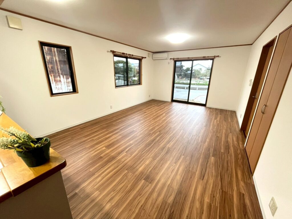 【No.7558】湖山町南1丁目/3LDK/P5台可/リフォーム済の居間・リビング|リビングを別の角度から撮影しました