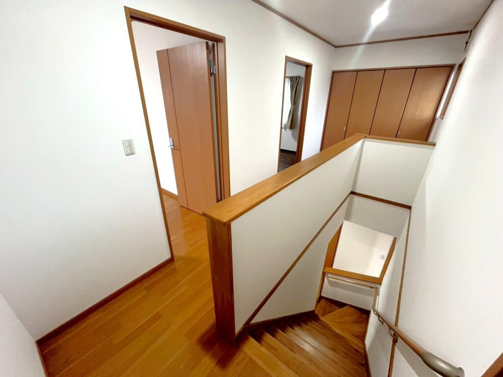 【No.7558】湖山町南1丁目/3LDK/P5台可/リフォーム済の内装|2階廊下です。