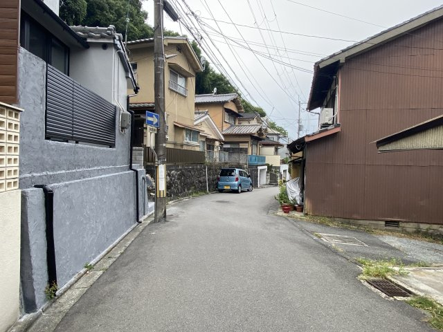 吉田神楽岡町中古戸建の前面道路含む現地写真