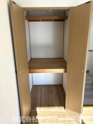 【その他】 | 南町貸戸建て | 洋室6.3帖の収納