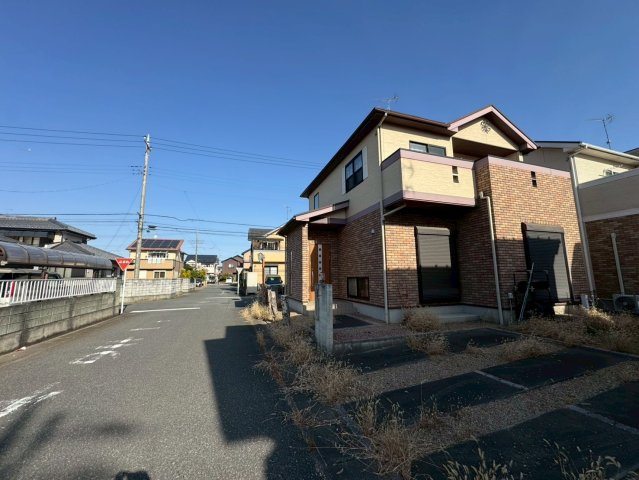 -三丁目不動産-　深谷市国済寺町　平成20年築の前面道路含む現地写真