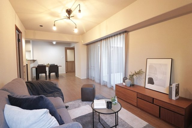 グランフェルティ本山の居間・リビング