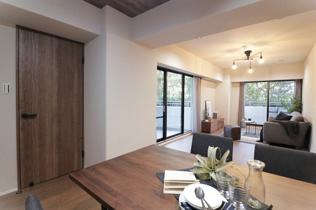 グランフェルティ本山の居間・リビング