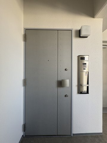 ファインスクエア沼津駅前　沼津市高島町の玄関|グレーを基調とした落ち着いた玄関です。