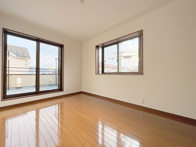 三郷市戸ケ崎5丁目　中古戸建の洋室|出窓付きの明るい洋室6帖・子供部屋としていかがでしょう