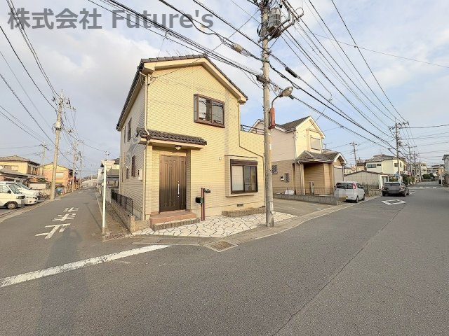 三郷市戸ケ崎5丁目　中古戸建の前面道路含む現地写真|前面道路含む現地写真です。