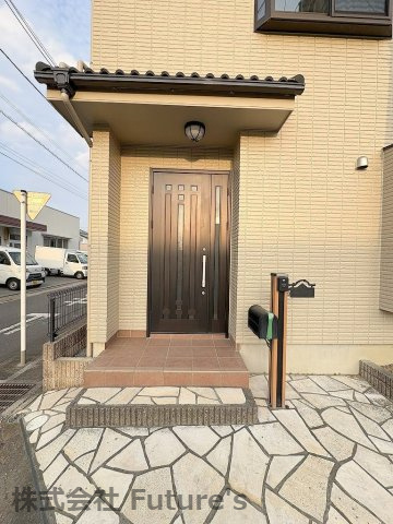 三郷市戸ケ崎5丁目　中古戸建のエントランス|玄関アプローチ