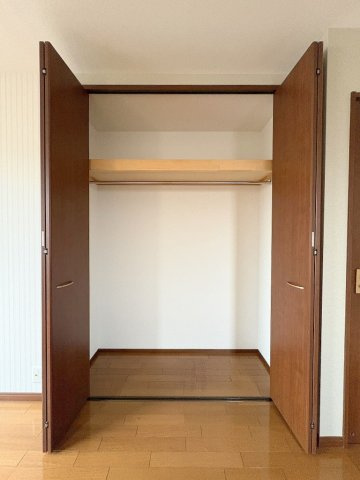 三郷市戸ケ崎5丁目　中古戸建の収納|大切な衣類を収納できるクローゼット完備