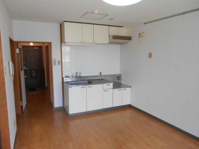 オレンジビルの居間・リビング