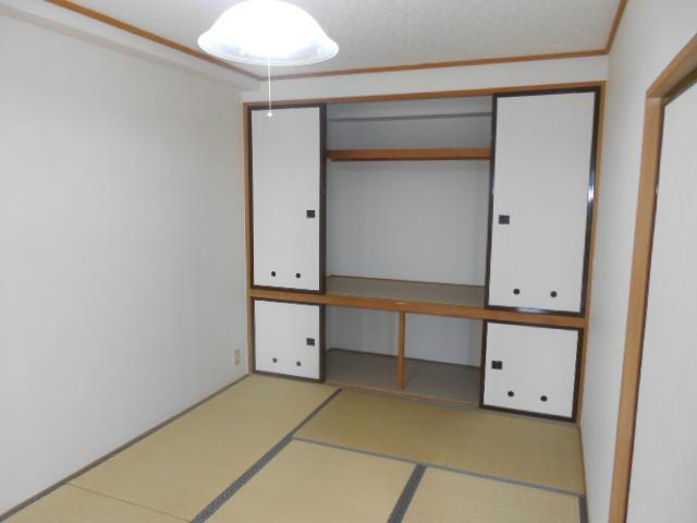 オレンジビルの居間・リビング