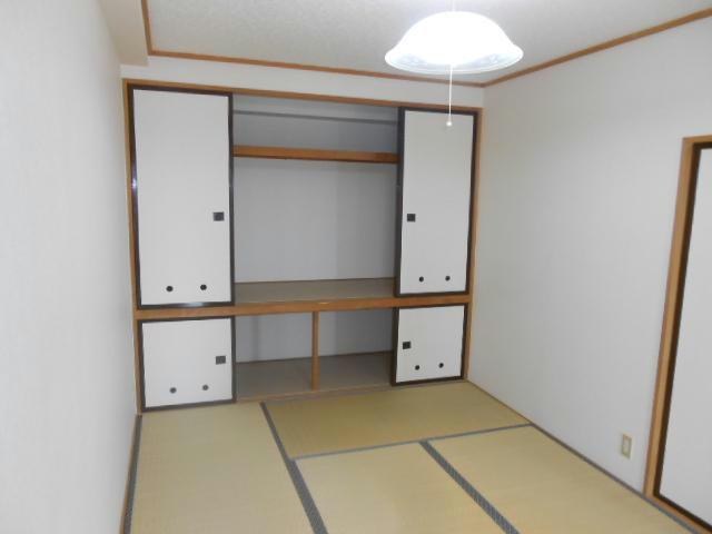 オレンジビルの居間・リビング