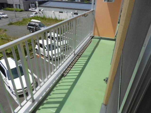 オレンジビルのバルコニー