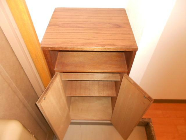 オレンジビルの玄関