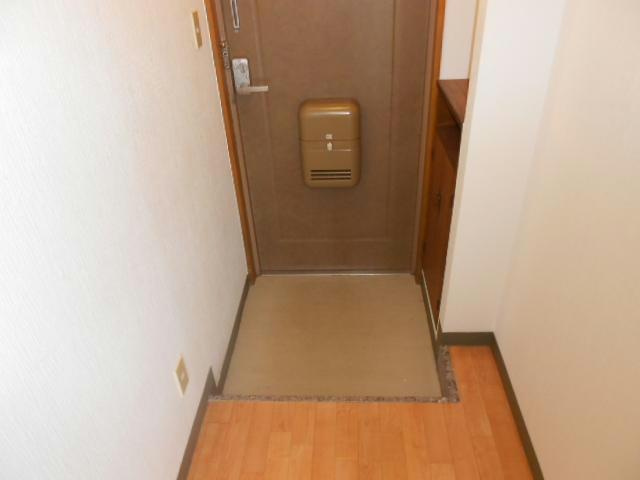 オレンジビルの玄関