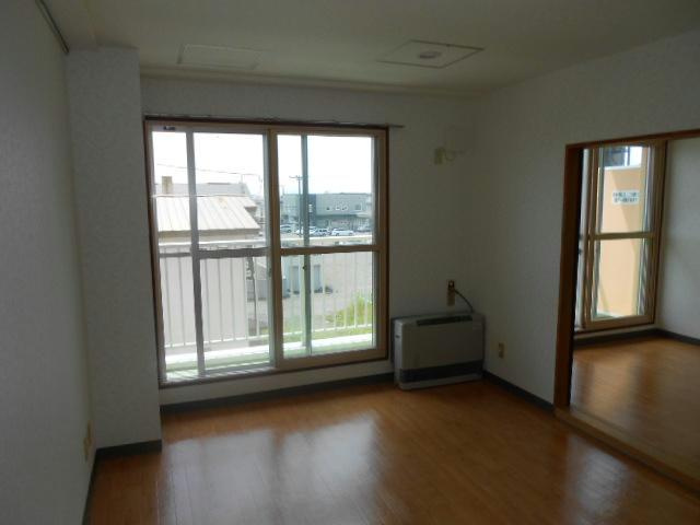 オレンジビルの居間・リビング