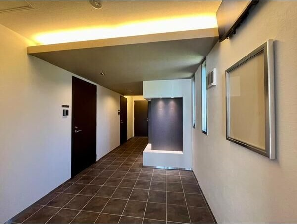 コム　ジュ　スイのエントランス|ゆとりのあるエントランスです