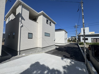 【外観】 | うるま市与那城屋慶名（全3棟）ラスト2号棟 | 2号棟　駐車3台可♪