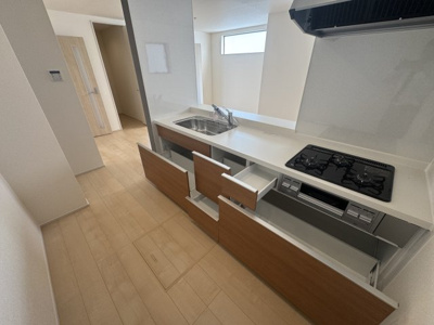【キッチン】 | うるま市与那城屋慶名（全3棟）2号棟 | 2号棟　使いやすいシステムキッチン♪