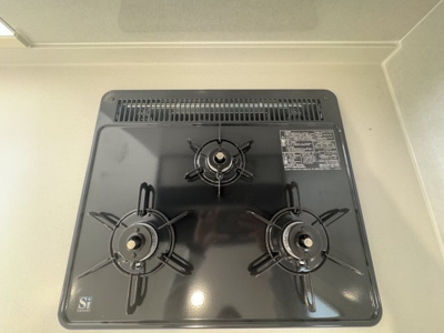 【キッチン】 | うるま市与那城屋慶名（全3棟）2号棟 | 2号棟　三口コンロ♪