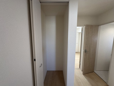 【収納】 | うるま市与那城屋慶名（全3棟）2号棟 | 2号棟　2階ホール収納付き♪