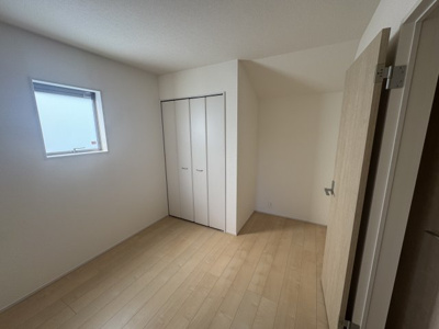 【洋室】 | うるま市与那城屋慶名（全3棟）2号棟 | 2号棟　洋室5.2帖＋CL付き♪