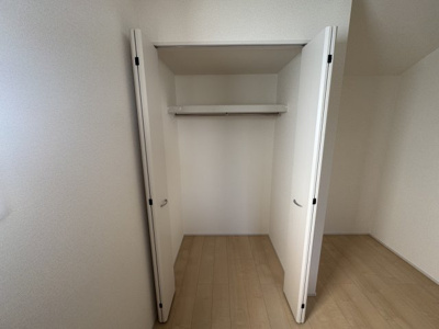 【収納】 | うるま市与那城屋慶名（全3棟）2号棟 | 2号棟　洋室5.2帖＋CL付き♪