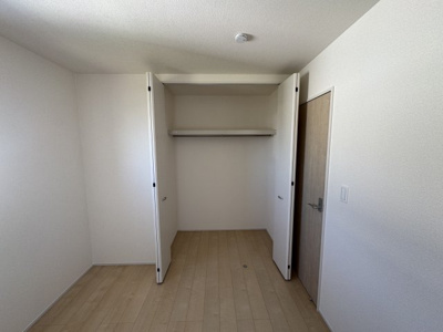 【収納】 | うるま市与那城屋慶名（全3棟）2号棟 | 2号棟　洋室4.5帖＋CL付き♪