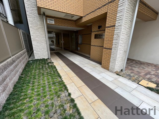 トモ南堀江のエントランス