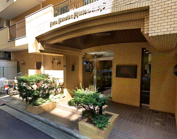 ライオンズマンション新富町　7階　角　部屋のエントランス