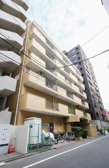ライオンズマンション新富町　7階　角　部屋の外観