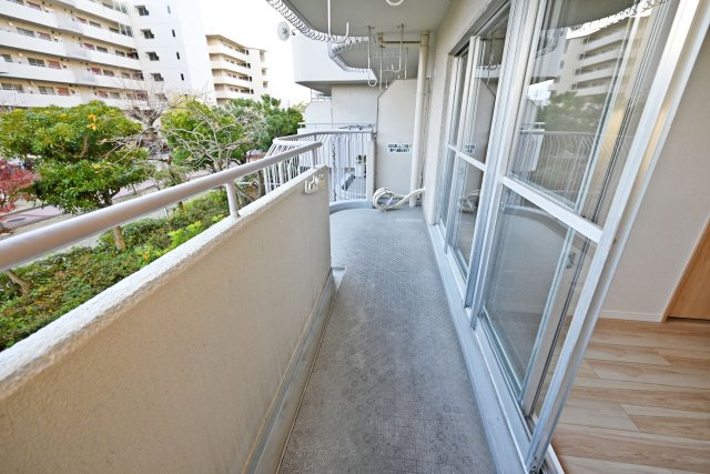 立花グリーンハイツ四号棟のバルコニー|南向きバルコニーで、洗濯物やお布団が快適に干せます◎