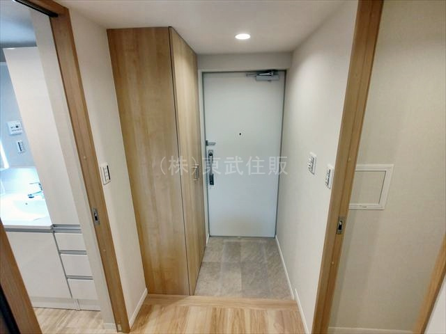 【内装】 | ユアコート川越アデッソ | 収納付きの玄関です