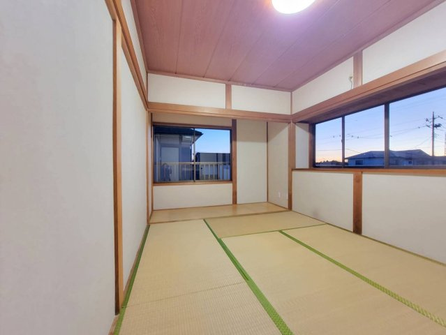 宇都宮市清原台 中古戸建の和室|〇2階・6帖和室：西側〇
まるで旅館のような和室です。
客間としても使えますね。
※2025年12月撮影