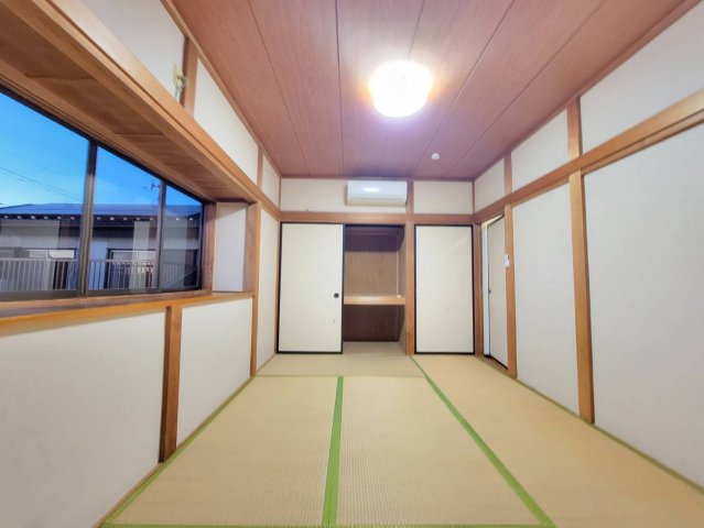 宇都宮市清原台 中古戸建の収納|〇2階・6帖和室：西側〇
収納もたっぷりあります！
畳のにおいは心が落ち着きます♪
※2025年12月撮影