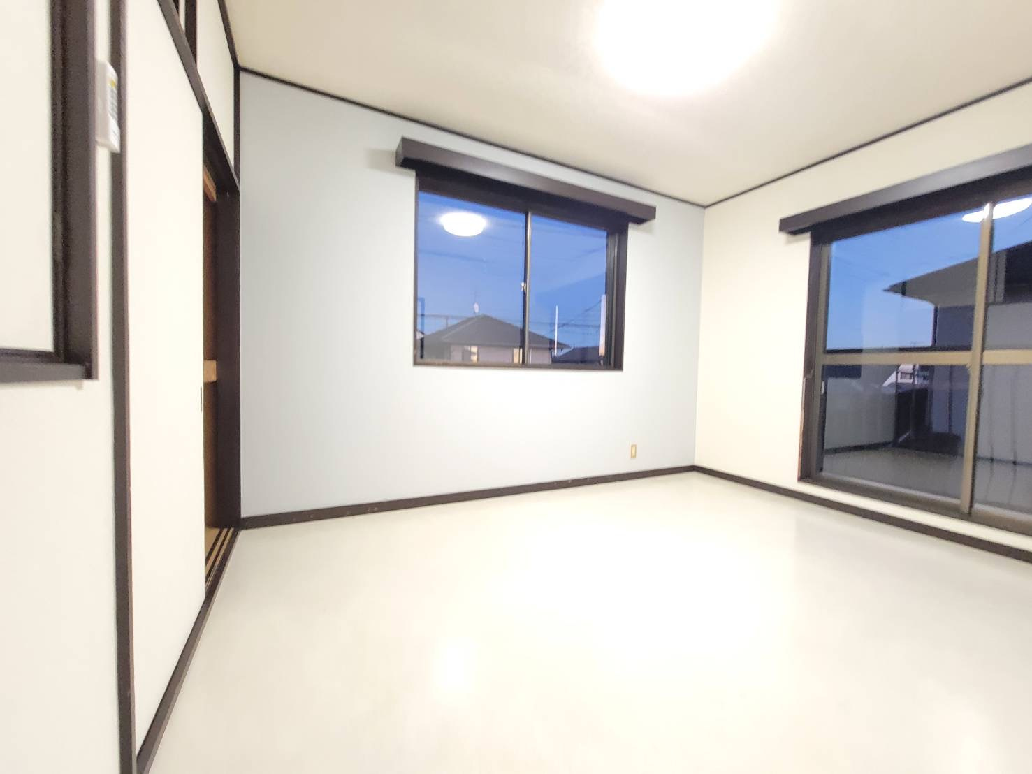 宇都宮市清原台 中古戸建の洋室|〇2階・6帖洋室〇
静かな2階にある洋室は、プライベート感たっぷり。
勉強や趣味、仕事に集中できるちょうどいい広さで、自分だけの時間を大切にできます。
※2025年12月撮影