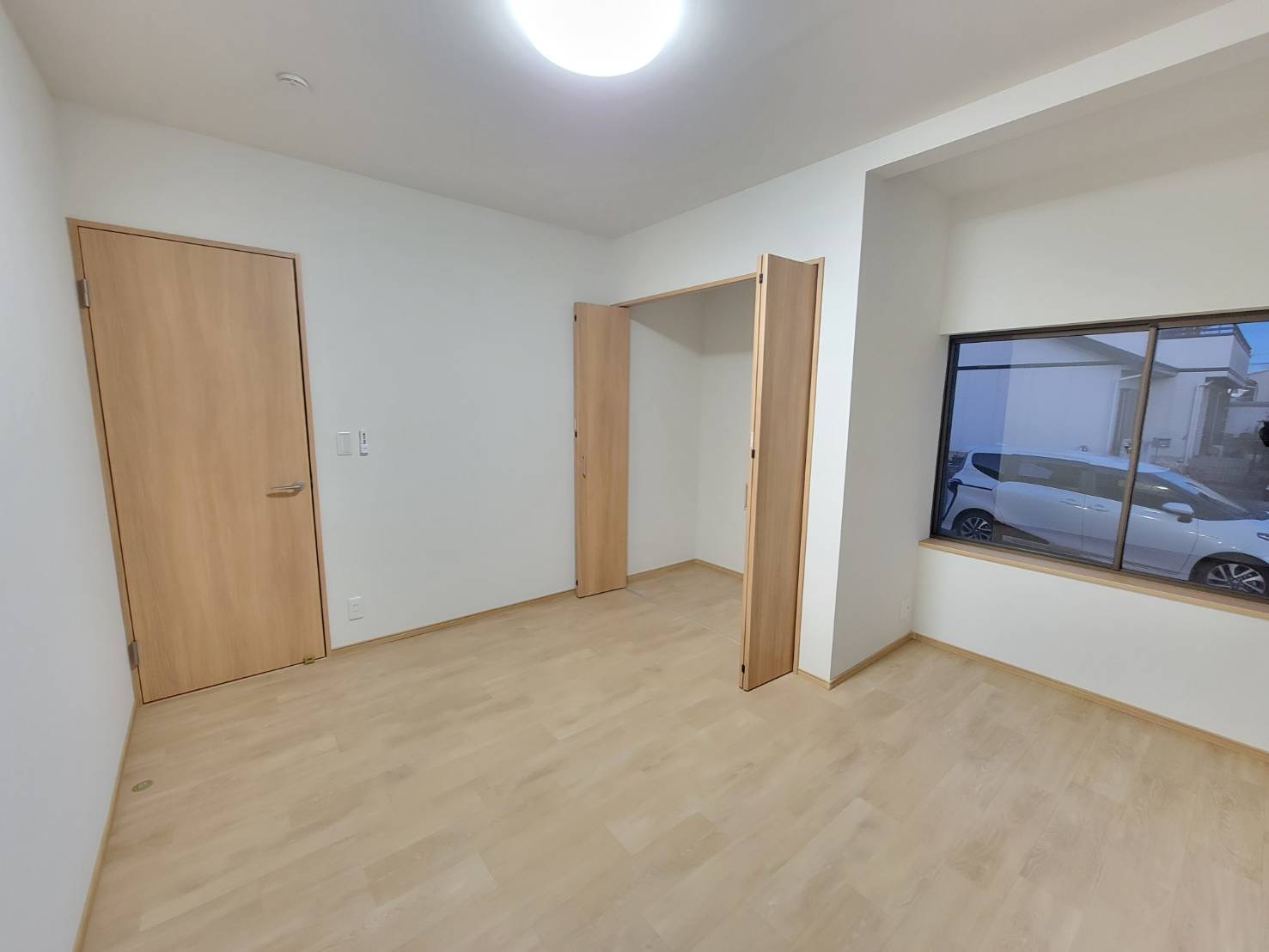 宇都宮市清原台 中古戸建の洋室|〇1階・7帖洋室〇
ベッドと机を無理なく置ける、お子様用にちょうどいい広さのお部屋です。
自分だけの時間を大切にできて勉強にも集中できます。
※2025年12月撮影