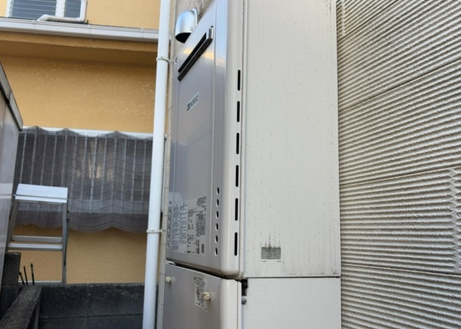 【発電・温水設備】 | 省エネ給湯器とは従来型の給湯器より熱効率が高く、少ない燃料でたくさんのお湯を沸かすことが出来る高効率な給湯器のことを指します。また、省エネ給湯器には種類があり、利便性や効果なども様々です。