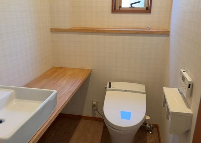 【トイレ】 | トイレは大きさや形、機能、抗菌性などが異なる多種多彩なタイプが各メーカーから出ています。それぞれに良さがあるため、事前にどういったタイプのトイレがいいのかをご家庭内で決めて、内見に行くといいでしょう。