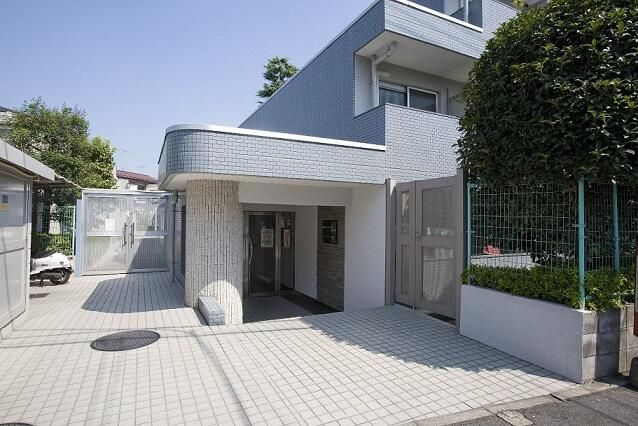 メゾンエクレーレ江古田のエントランス