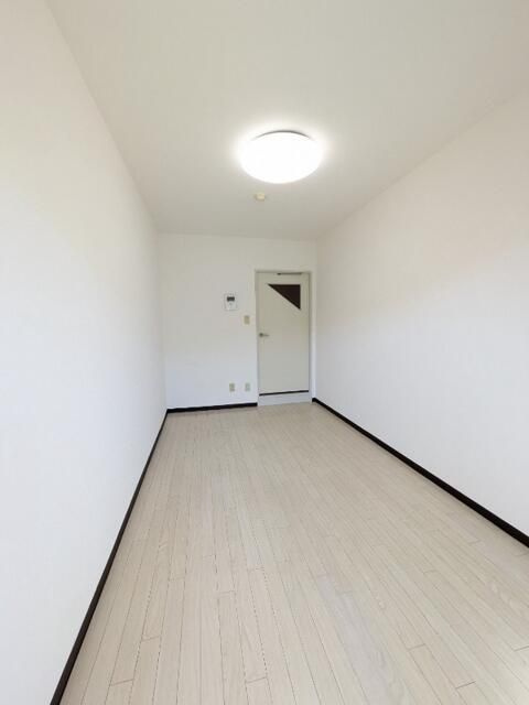 メゾンエクレーレ江古田の洋室