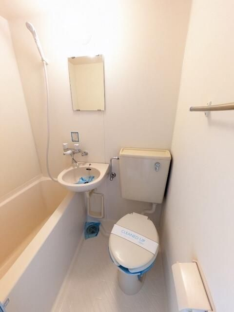 メゾンエクレーレ江古田の浴室