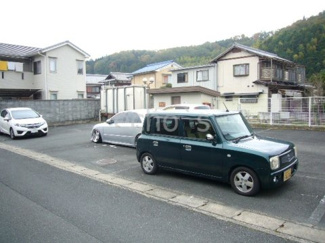【駐車場】