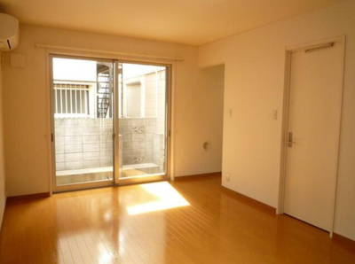 【居間・リビング】 | シェソワ井荻 | 8.1帖の洋室。