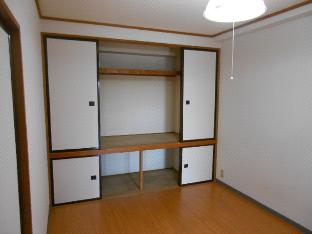 オレンジビルの収納