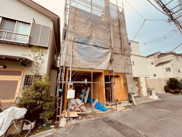 【間取り】 | 荒川区荒川２丁目　新築戸建て | ルーフバルコニーは、周囲の目を気にせず過ごせる贅沢な場所