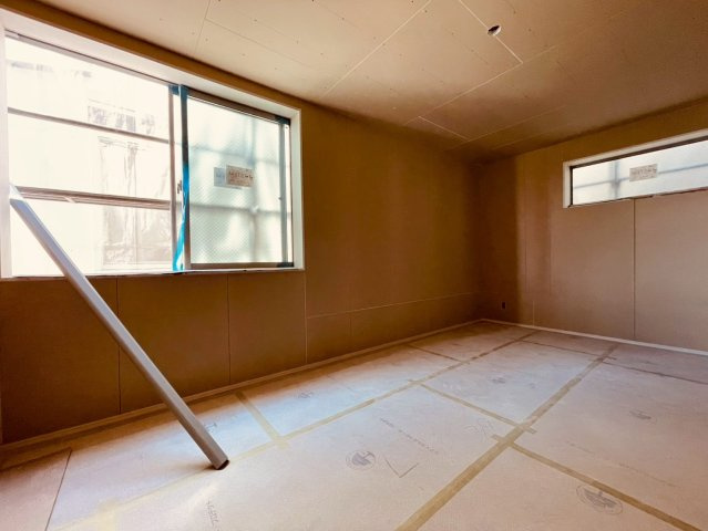 【洋室】 | 荒川区荒川２丁目　新築戸建て | 【建築中】落ち着いた雰囲気で、ゆったりと過ごせる心地よい洋室
