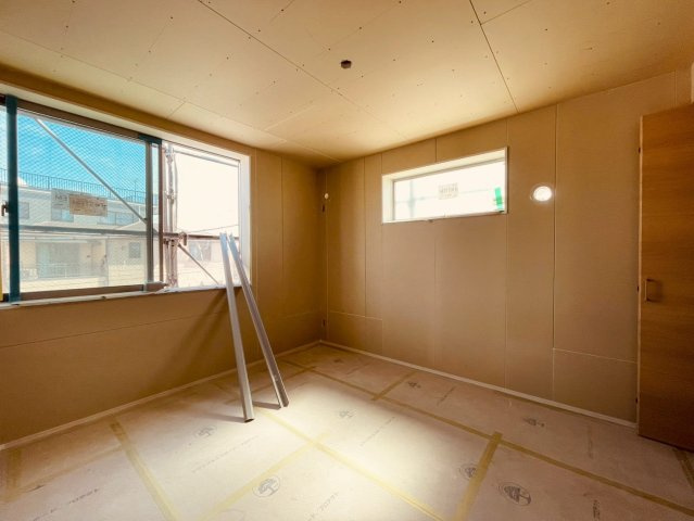 【洋室】 | 荒川区荒川２丁目　新築戸建て | 【建築中】明るく、プライベート時間を快適に過ごせます